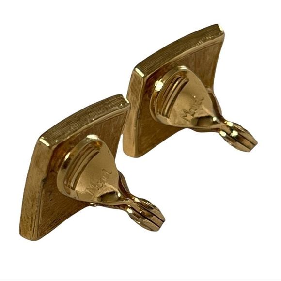 Vintage Monet Signed Bright Gold Square Or Diamond Clip Back Earrings - Picture 9 of 10